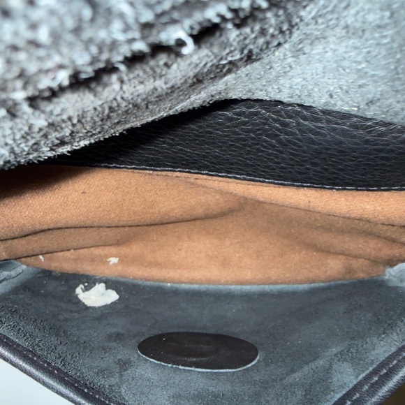 Vintage Dooney and Burke leather crossbody - Picture 4 of 9